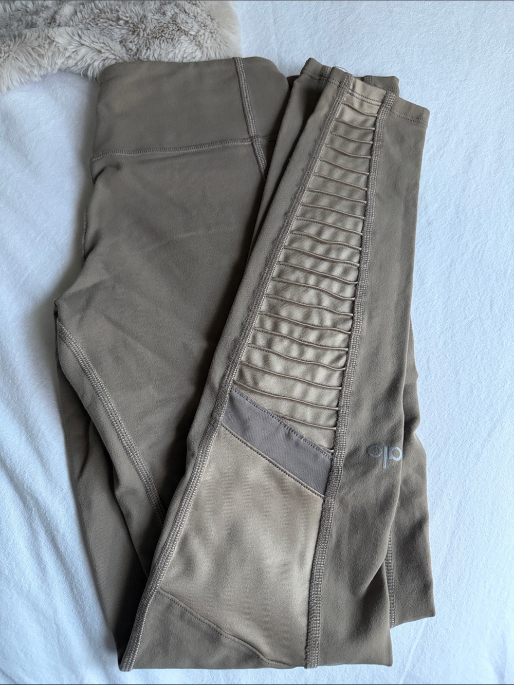 Alo Mid-Rise Sculpt Leggings in Taupe